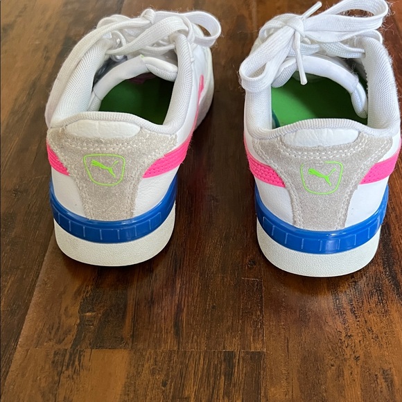 Puma Sneakers in White with Pink and Blue Highlights Youth 6 - Picture 6 of 12